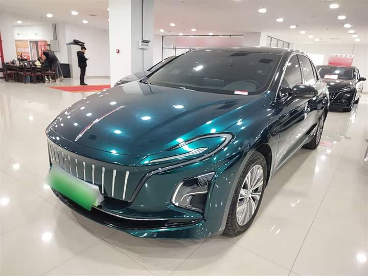 Фото 1 - Hongqi E-QM5