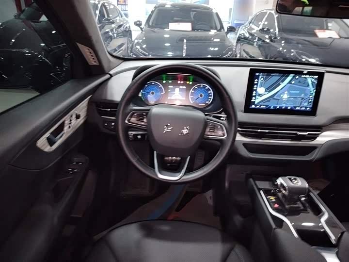 Фото 11 - Hongqi E-QM5