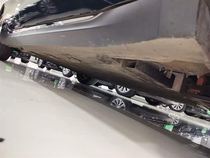 Фото 21 - Hongqi E-QM5