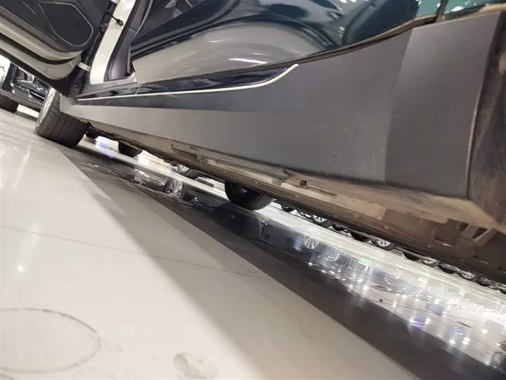 Фото 22 - Hongqi E-QM5