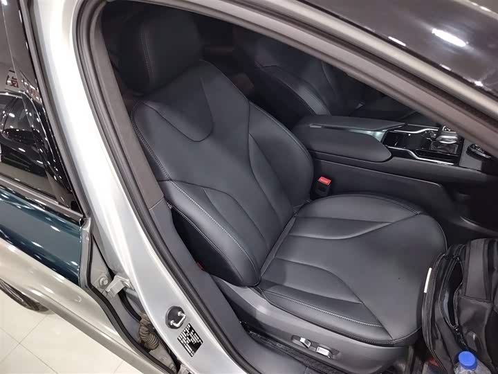 Фото 25 - Hongqi E-QM5