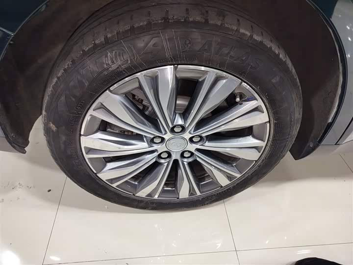 Фото 26 - Hongqi E-QM5