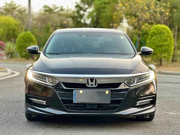 Фото 2 - Honda Accord
