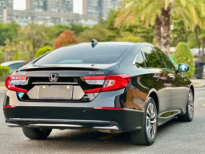 Фото 4 - Honda Accord