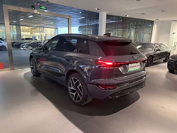 Фото 5 - Audi Q6L e-tron