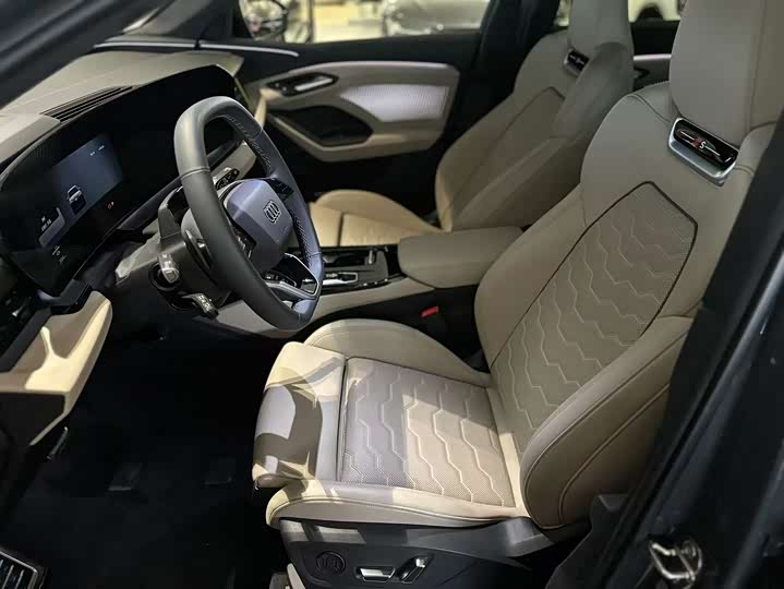 Фото 9 - Audi Q6L e-tron