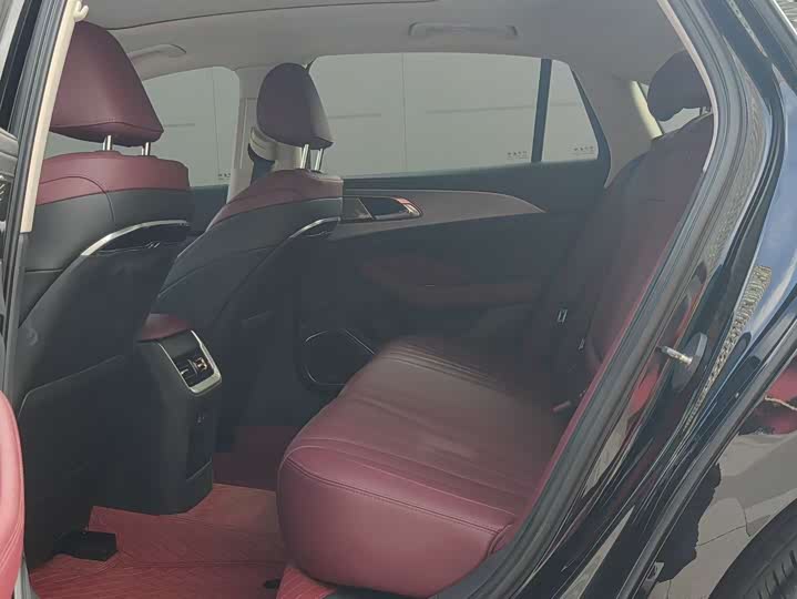 Фото 11 - Hongqi H5