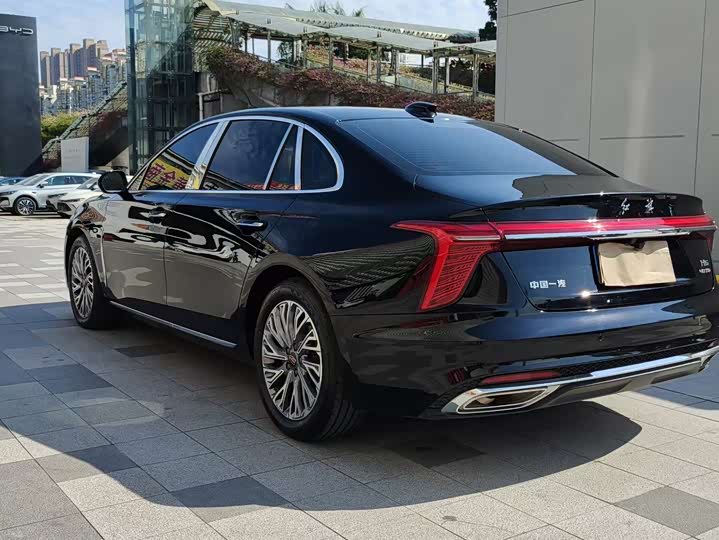 Фото 13 - Hongqi H5