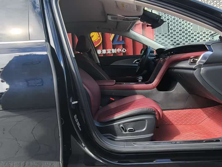 Фото 8 - Hongqi H5