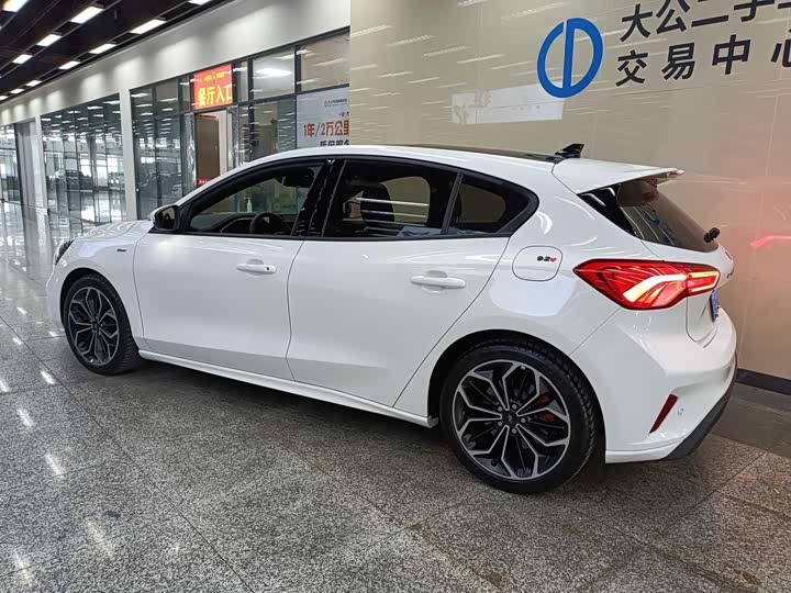 Фото 3 - Ford Focus