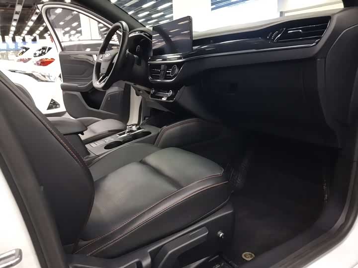 Фото 8 - Ford Focus