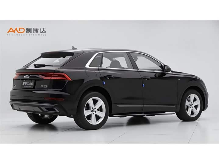 Фото 3 - Audi Q8