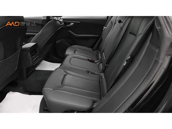 Фото 7 - Audi Q8