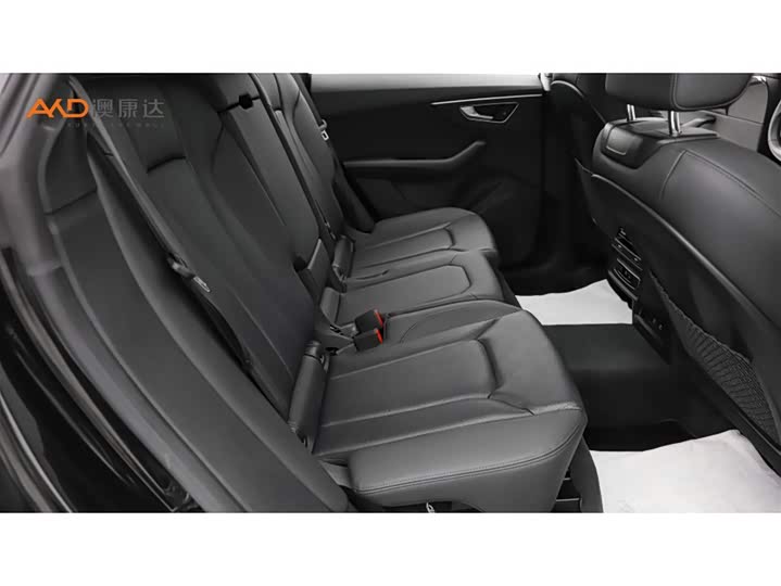 Фото 8 - Audi Q8