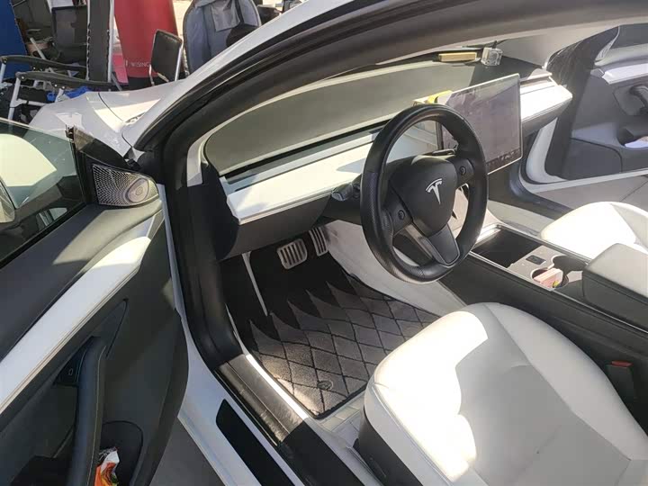 Фото 16 - Tesla Model 3