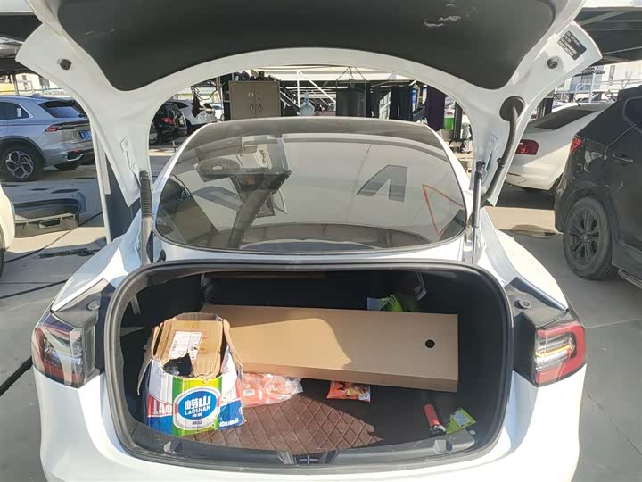 Фото 19 - Tesla Model 3