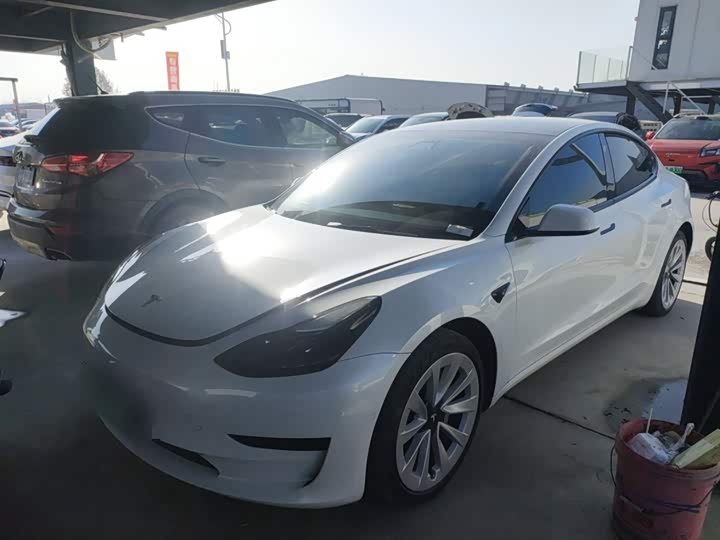 Фото 2 - Tesla Model 3