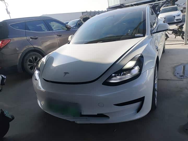 Фото 3 - Tesla Model 3