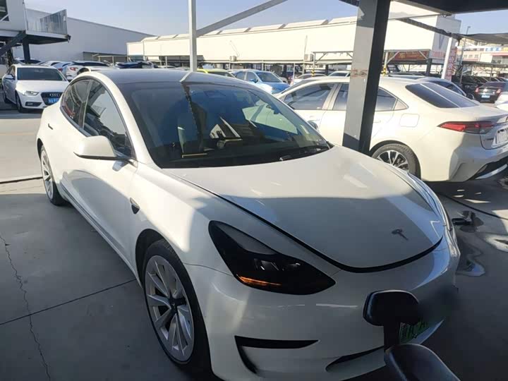Фото 4 - Tesla Model 3