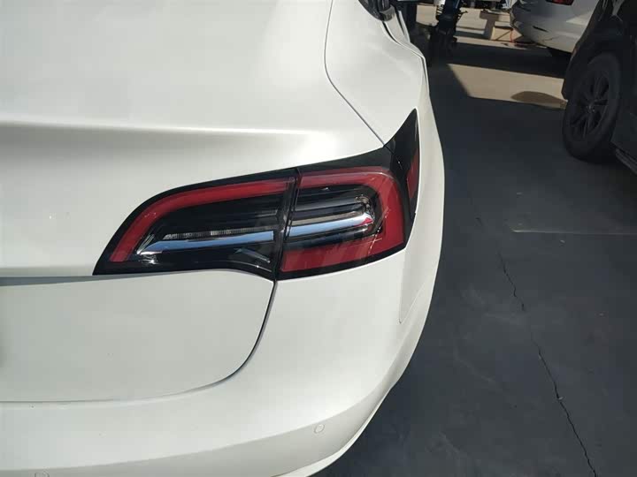 Фото 8 - Tesla Model 3