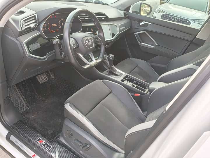 Фото 4 - Audi Q3