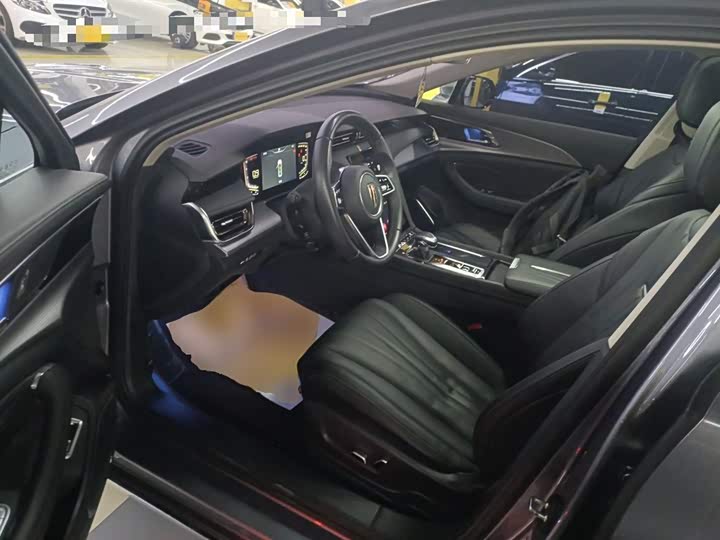 Фото 16 - Hongqi H5