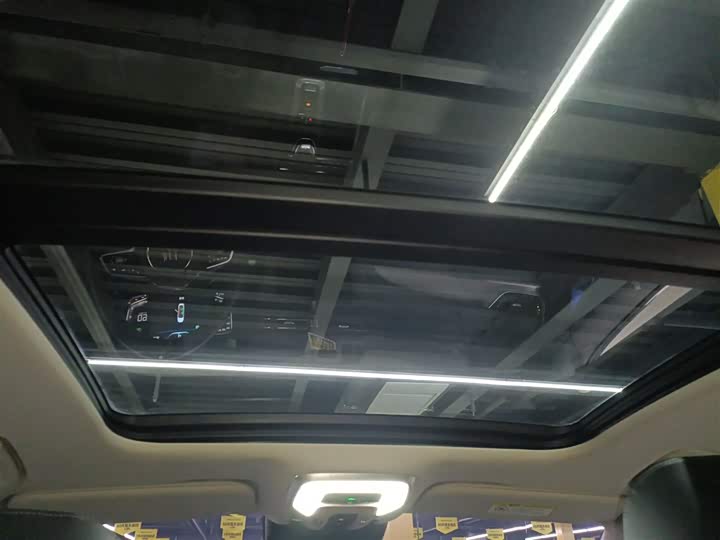 Фото 18 - Hongqi H5