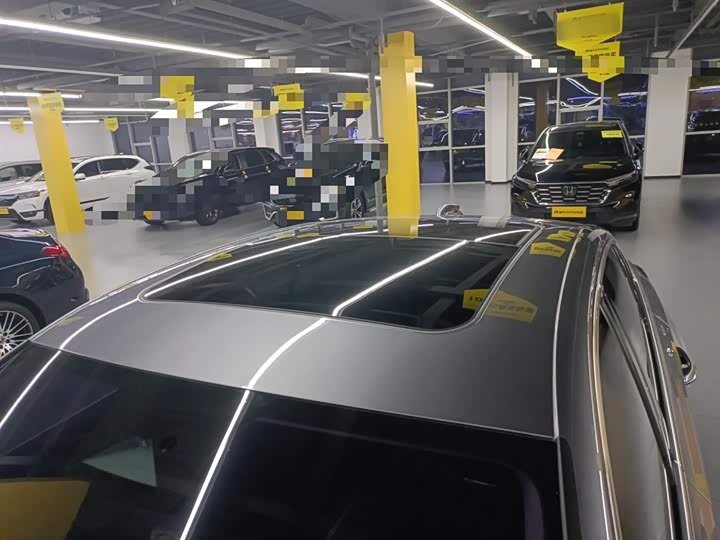 Фото 27 - Hongqi H5