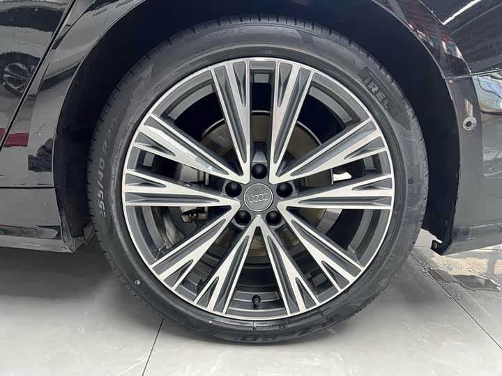 Фото 12 - Audi A6L