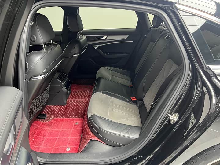 Фото 13 - Audi A6L