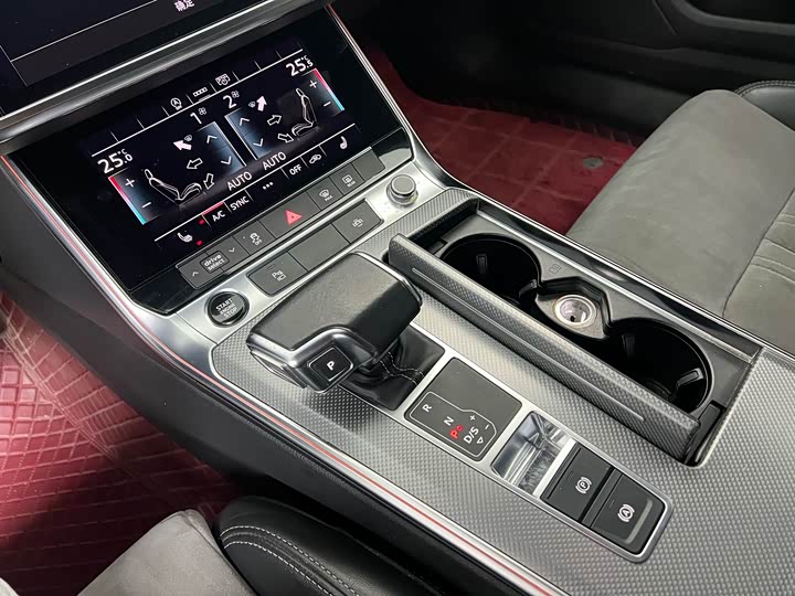 Фото 14 - Audi A6L