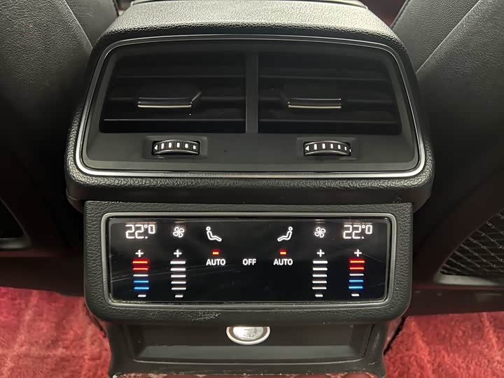 Фото 8 - Audi A6L