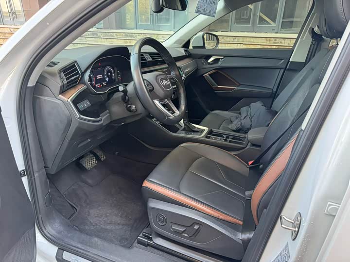 Фото 4 - Audi Q3