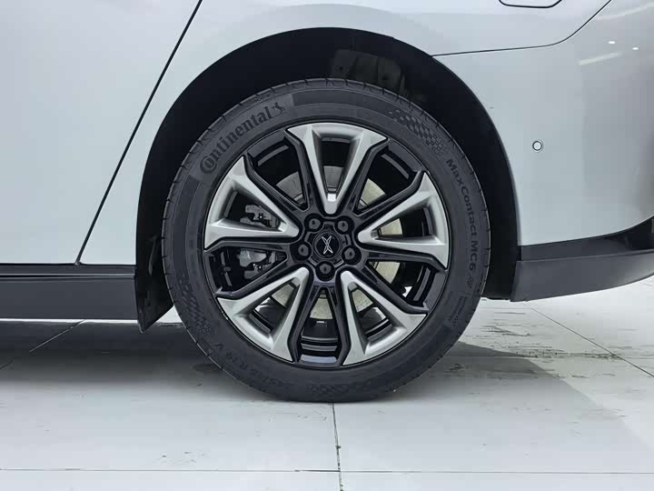 Фото 21 - XPeng P7