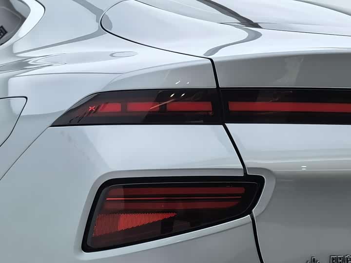 Фото 24 - XPeng P7