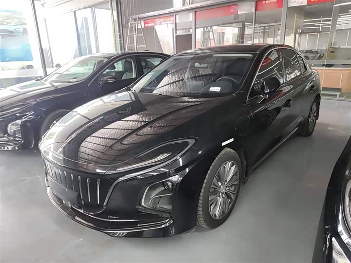 Фото 1 - Hongqi E-QM5