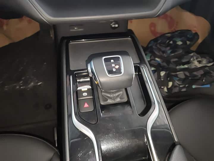 Фото 14 - Hongqi E-QM5