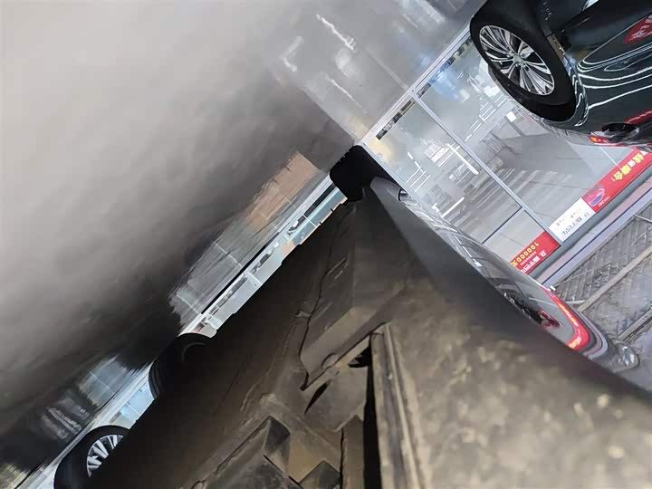 Фото 21 - Hongqi E-QM5