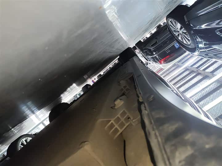 Фото 22 - Hongqi E-QM5