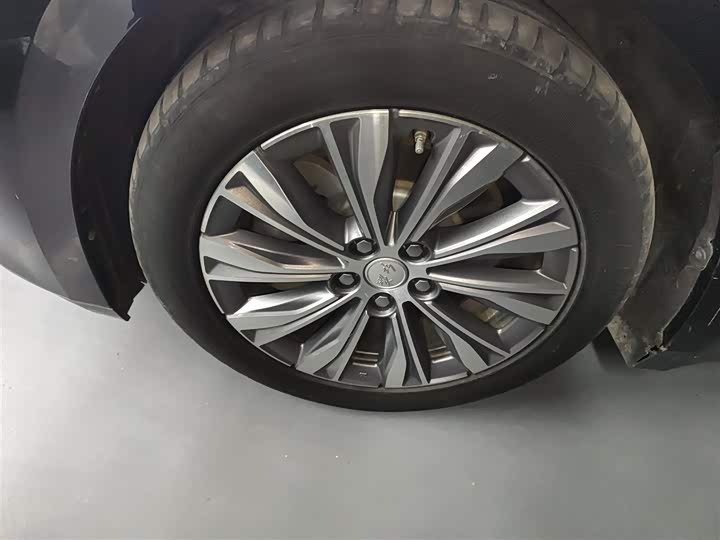 Фото 23 - Hongqi E-QM5