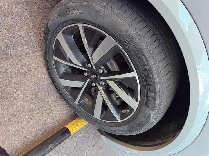 Фото 16 - LiXiang L8