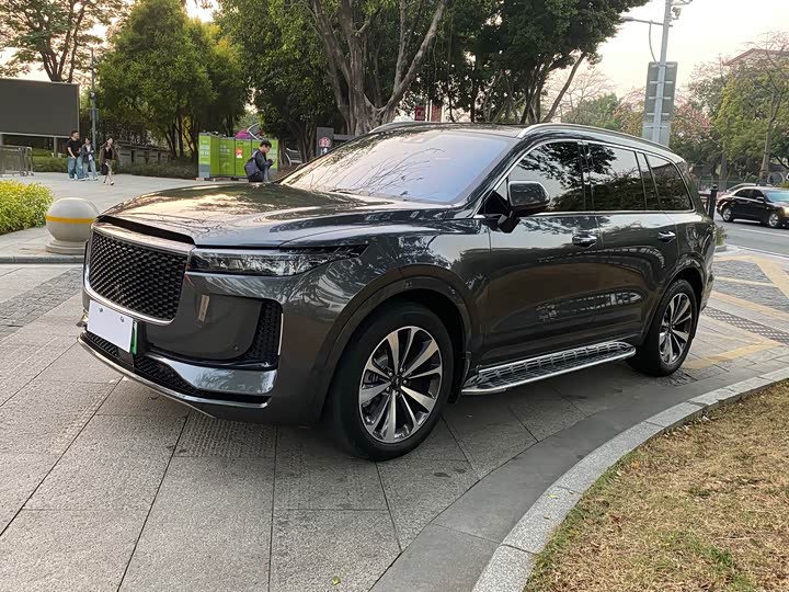 Фото 1 - LiXiang One