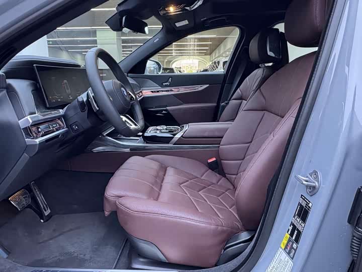 Фото 11 - BMW i7