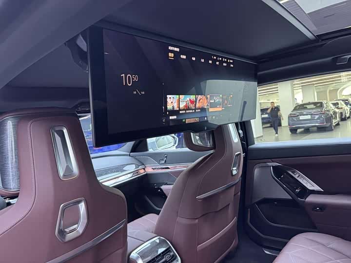 Фото 18 - BMW i7