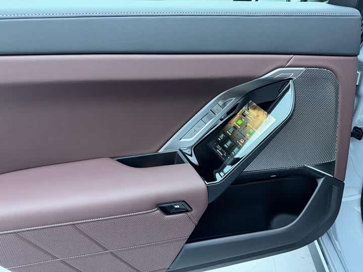 Фото 19 - BMW i7