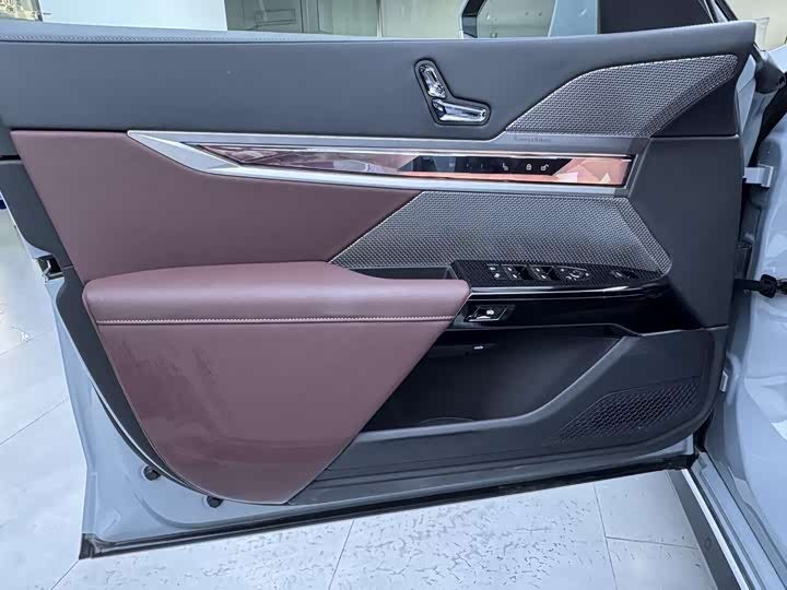 Фото 20 - BMW i7