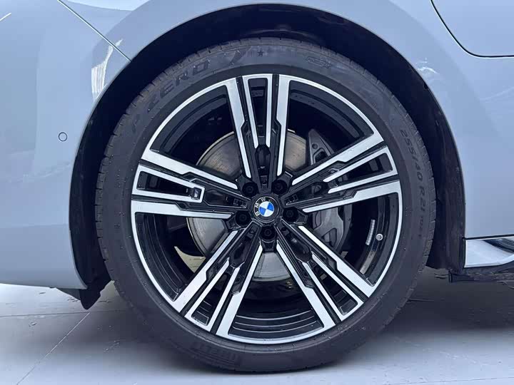 Фото 9 - BMW i7