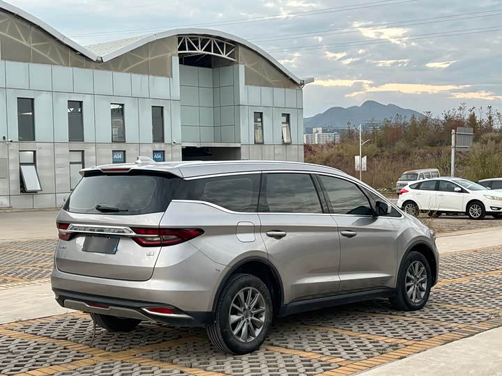 Фото 4 - Geely Jiaji