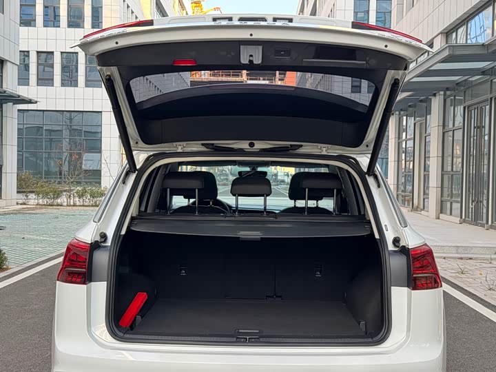 Фото 23 - Volkswagen Tayron