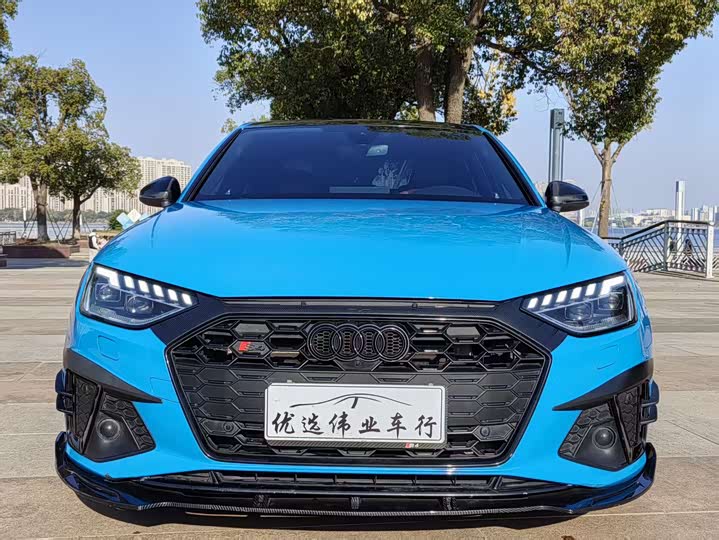 Фото 1 - Audi S4